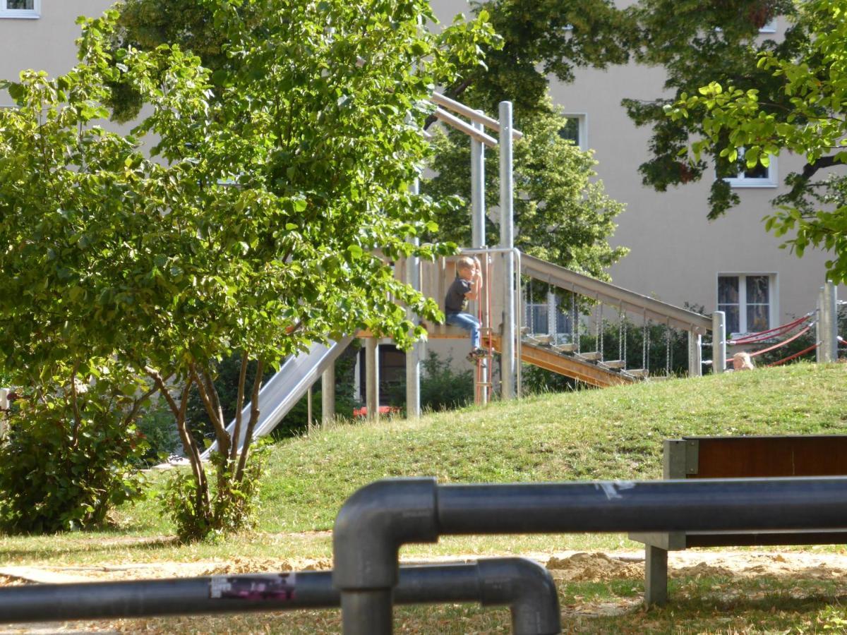 Apartment Humboldt 3 Schlafzimmer,Wifi, Netflix Parken, Terrasse, Klimatisiert, Naehe Zentrum Jena Exterior photo