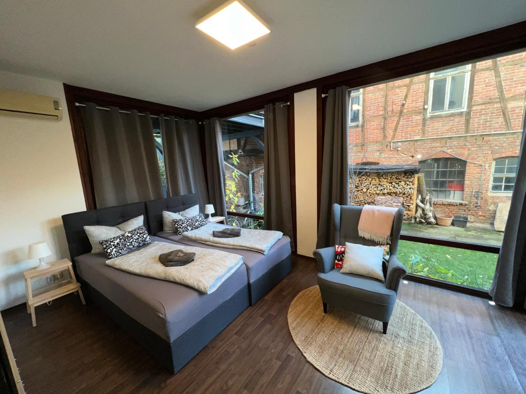 Apartment Humboldt 3 Schlafzimmer,Wifi, Netflix Parken, Terrasse, Klimatisiert, Naehe Zentrum Jena Exterior photo